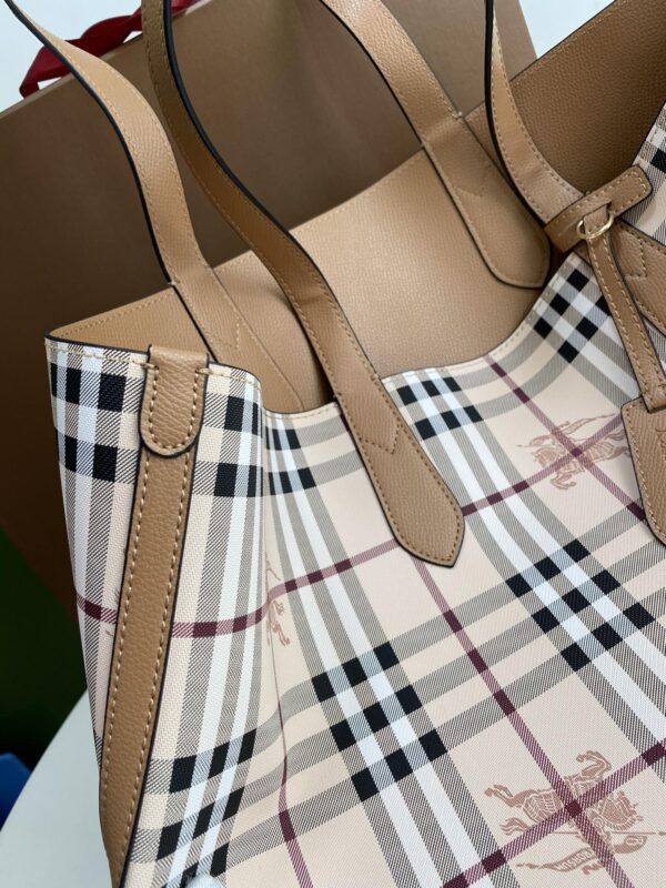 Burberry Ample Double-Sided Shopping Bag - Brown 96158 - Image 5