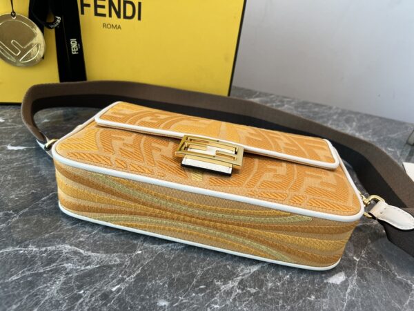 Fendi Vertigo Summer Capsule Handbag - Brown 26135 - Image 3