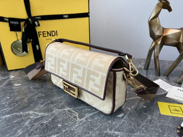 Fendi FD New Baguette Bag 94340 - Image 4
