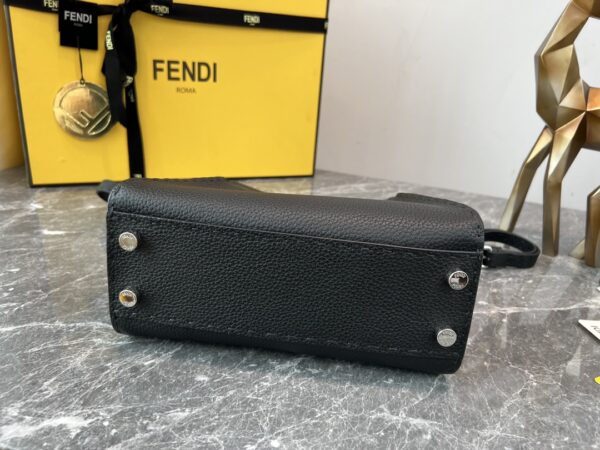 Fendi Peekaboo Handbag - Black 45181 - Image 3