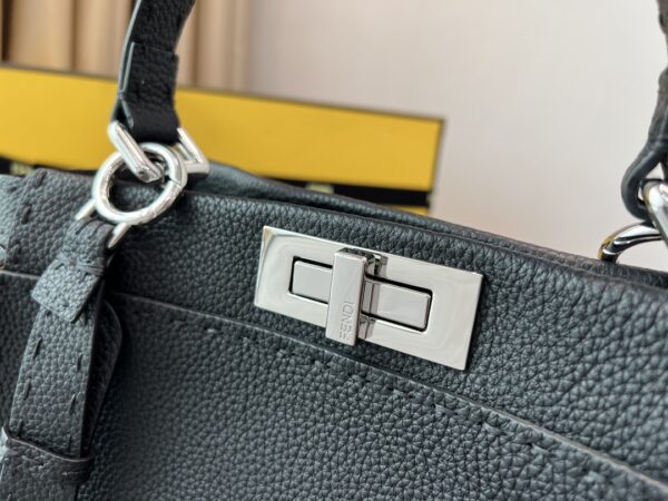 Fendi Peekaboo Large Handbag - Black 60780 - Image 3
