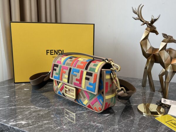Fendi Baguette Classic Medium Handbag - Heart Shopping 48927 - Image 4