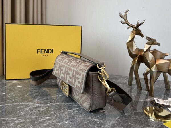 Fendi Baguette High-End Handbag - Gray 28926 - Image 3