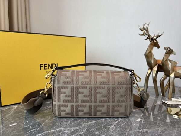 Fendi Baguette High-End Handbag - Gray 28926 - Image 4