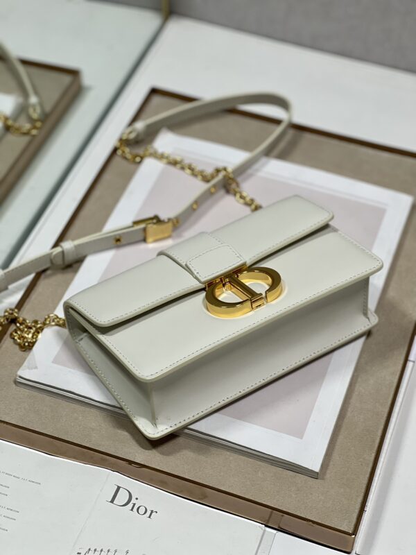 Dior 30 Montaigne East-West Chain Handbag - White 98172 - Image 4