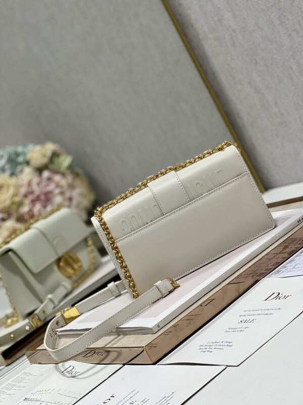 Dior 30 Montaigne East-West Chain Handbag - White 98172 - Image 5