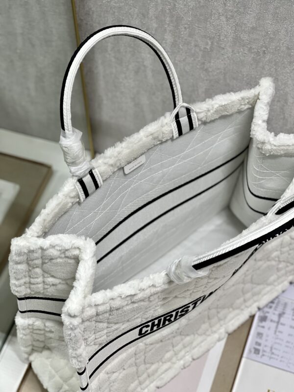 Dior Large Book Tote Shopping Bag - White 23557 - Image 2