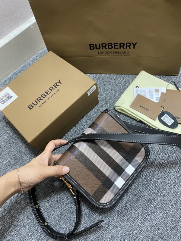 Burberry 'ELIZABETH' Small Crossbody Bag - Brown 33700 - Image 5