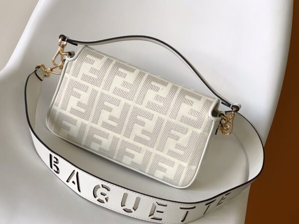 Fendi Baguette Classic Medium Handbag - White 21562 - Image 5