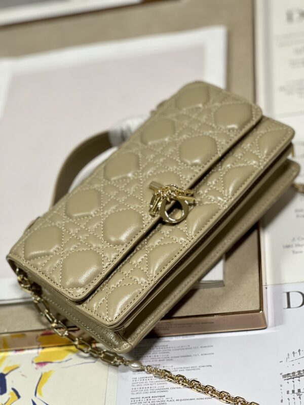 Dior Pearl Clutch - Patent Leather Apricot 58162 - Image 2
