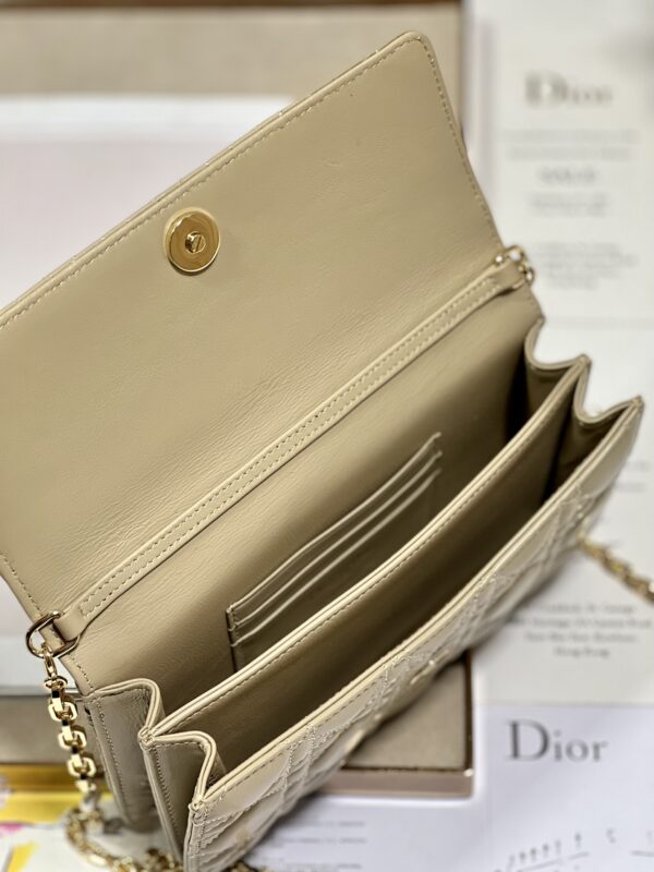 Dior Pearl Clutch - Patent Leather Apricot 58162 - Image 3