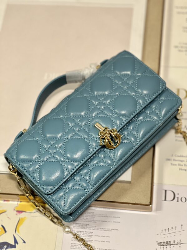 Dior Pearl Clutch - Patent Leather Blue 68063 - Image 3