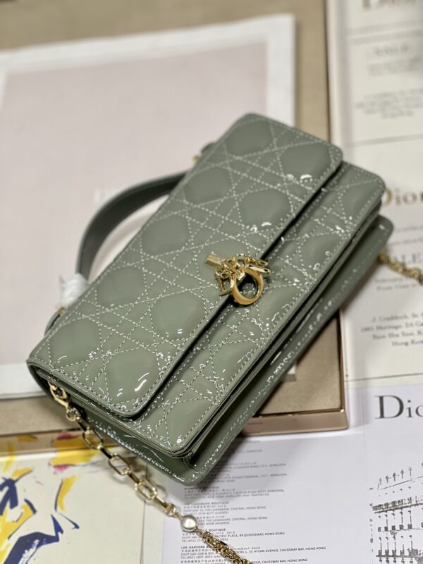 Dior Pearl Clutch - Patent Leather Rock Gray 75586 - Image 2