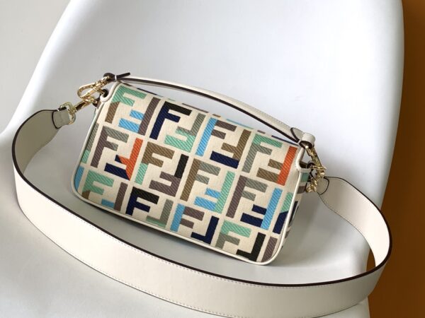 Fendi Baguette Classic Medium Handbag 33508 - Image 5