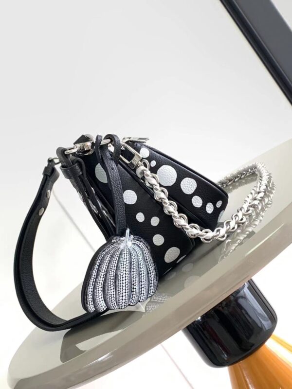 Louis Vuitton  LV x YK Multi Pochette Accessoires Handbag - Black 53380 - Image 5