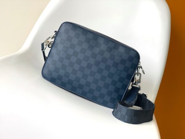 Louis Vuitton Men’s TRIO Messenger Bag – Dark Blue 35012 - Image 5
