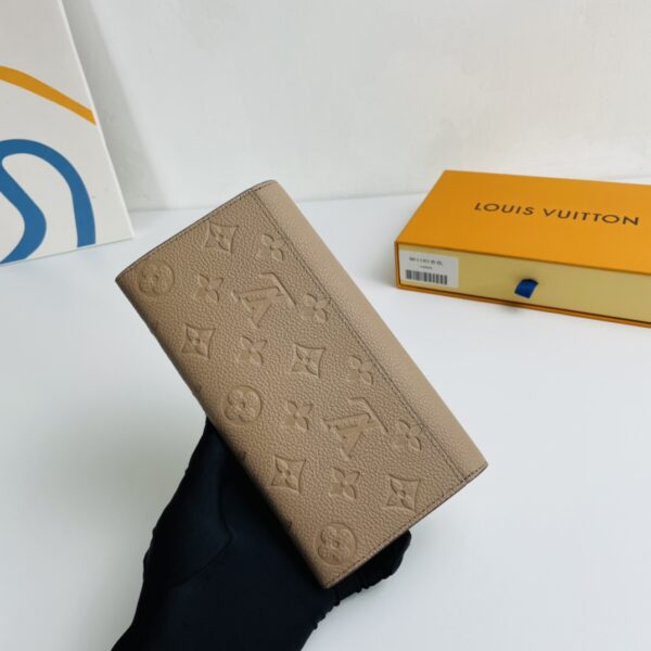 Louis Vuitton Monogram Envelope Style Sarah Wallet - Apricot 41516 - Image 5