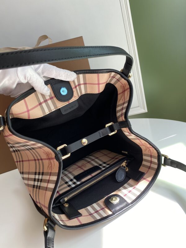 Burberry Bjia Chunyuan Handbag - Black 24521 - Image 3