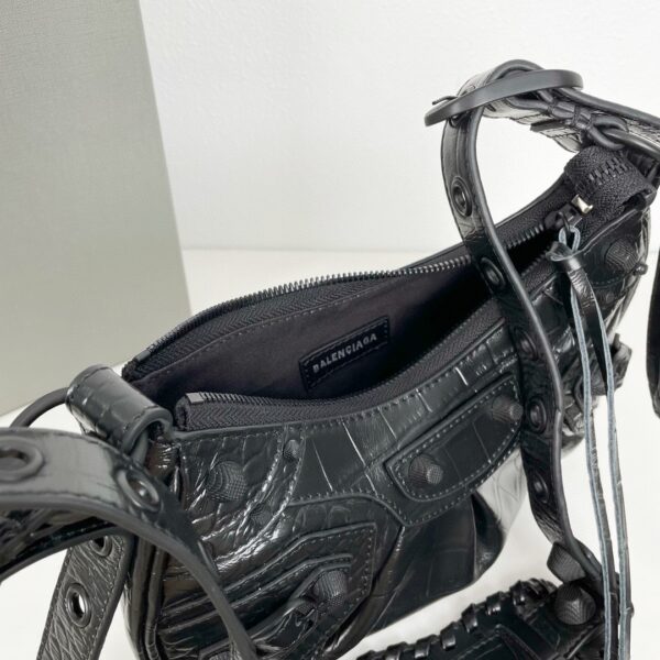 Balenciaga Le Cagole Half-Moon Large Armpit Dumpling Bag - Black 18186 - Image 2
