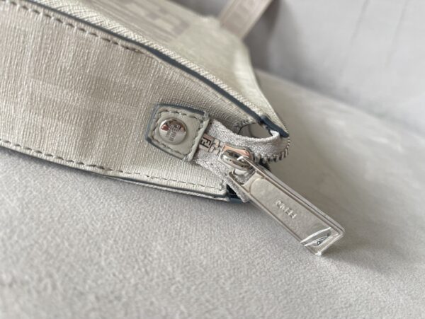 Fendi Roma Print Clutch Bag - White 22629 - Image 3