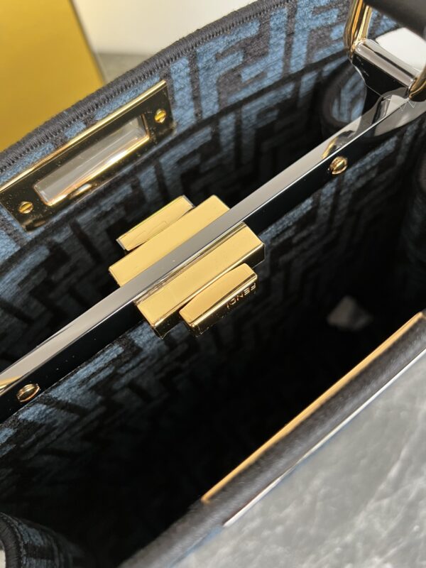 Fendi Peekaboo's Handbag - Black 93143 - Image 3