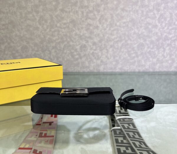 Fendi Baguette Smartphone Bag - Black 91727 - Image 4