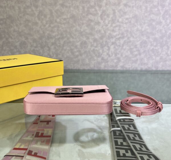 Fendi Baguette Smartphone Bag - Light Pink 29571 - Image 4