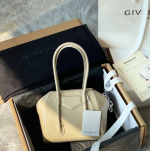 Givenchy Antigona Calfskin Handbag - Cream 83122