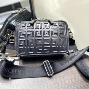Givenchy 4g Logo Antigona U Camera Bag - Black 83120