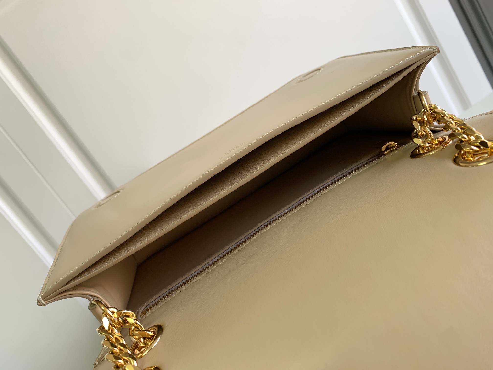 Celine Medium Triomphe Frame Shoulder Bag - Cream 77184 - Image 2