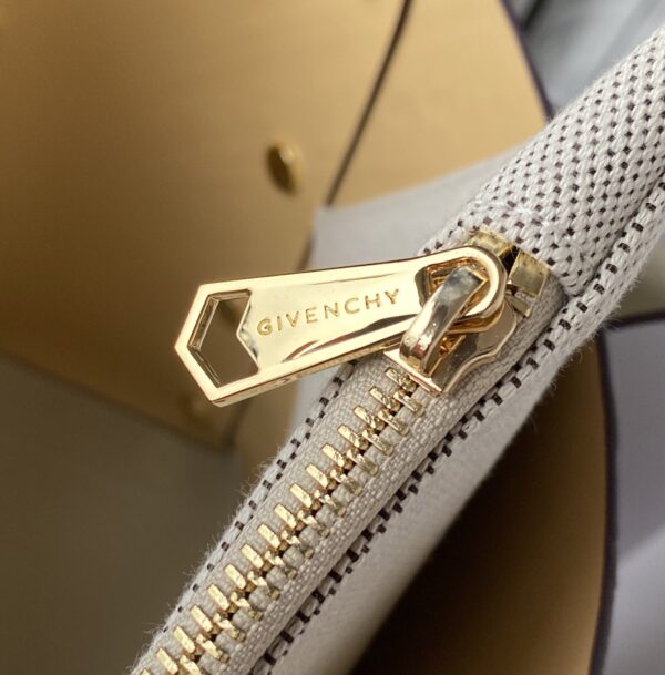 Givenchy Bond Embossed Calf Tote Bag - Skin 99377 - Image 2