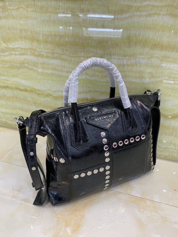 Givenchy Hua Dan Antigona Handbag - Black 22525 - Image 2