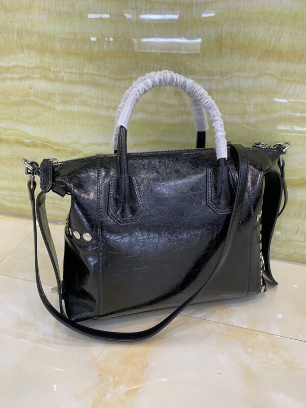 Givenchy Hua Dan Antigona Handbag - Black 22525 - Image 4