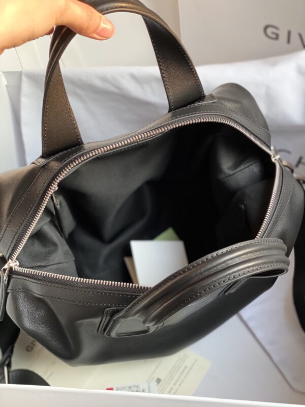 Givenchy Nightingale Calfskin Handbag - Green 42874 - Image 2
