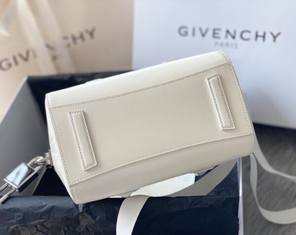 Givenchy Antigona Calfskin Handbag - White 27177 - Image 3