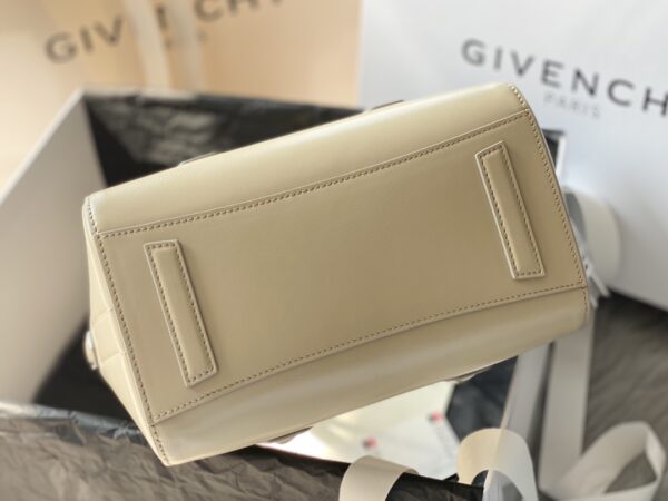 Givenchy Antigona Calfskin Handbag - Cream 83122 - Image 3