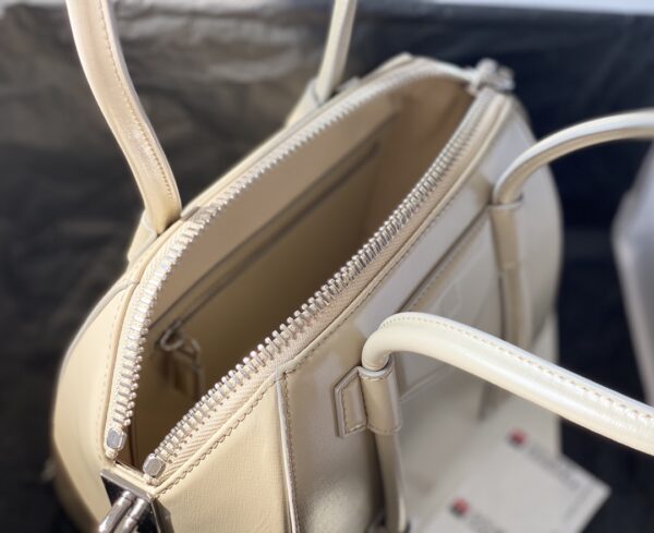 Givenchy Antigona Calfskin Handbag - Cream 83122 - Image 2