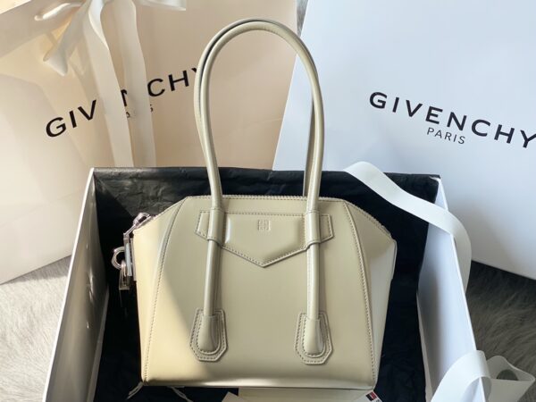 Givenchy Antigona Calfskin Handbag - Cream 83122 - Image 5