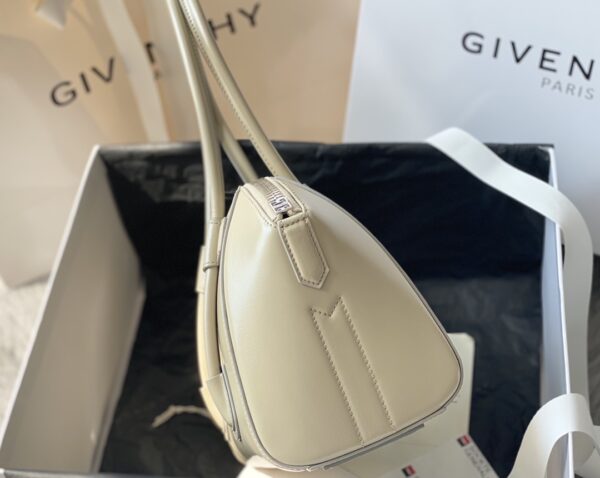 Givenchy Antigona Calfskin Handbag - Cream 83122 - Image 4