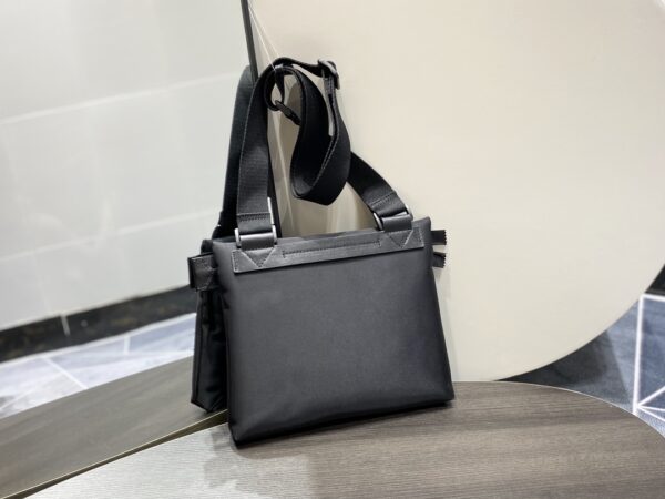 Givenchy Zipper Opening Crossbody Bag - Black 73997 - Image 5
