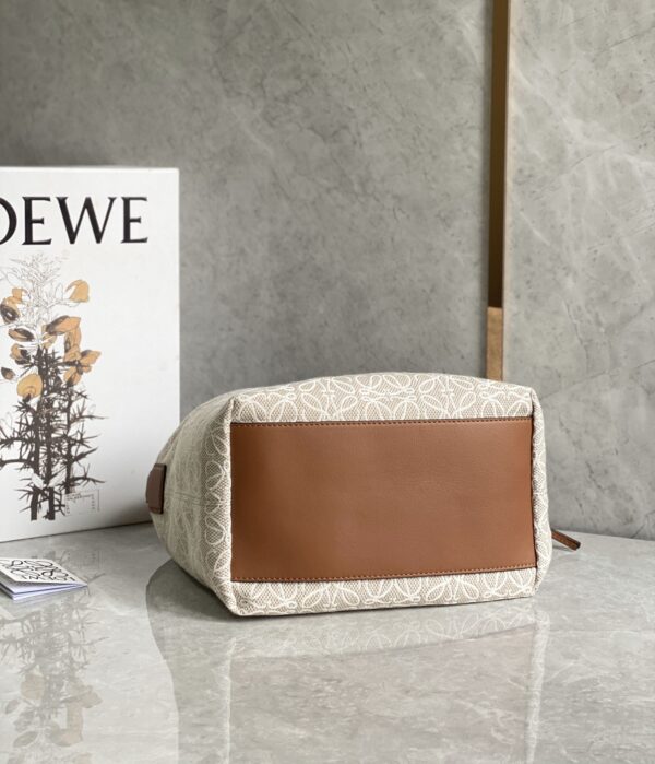Celine Cubi Embroidered Lunch Large Bag - White 65088 - Image 3