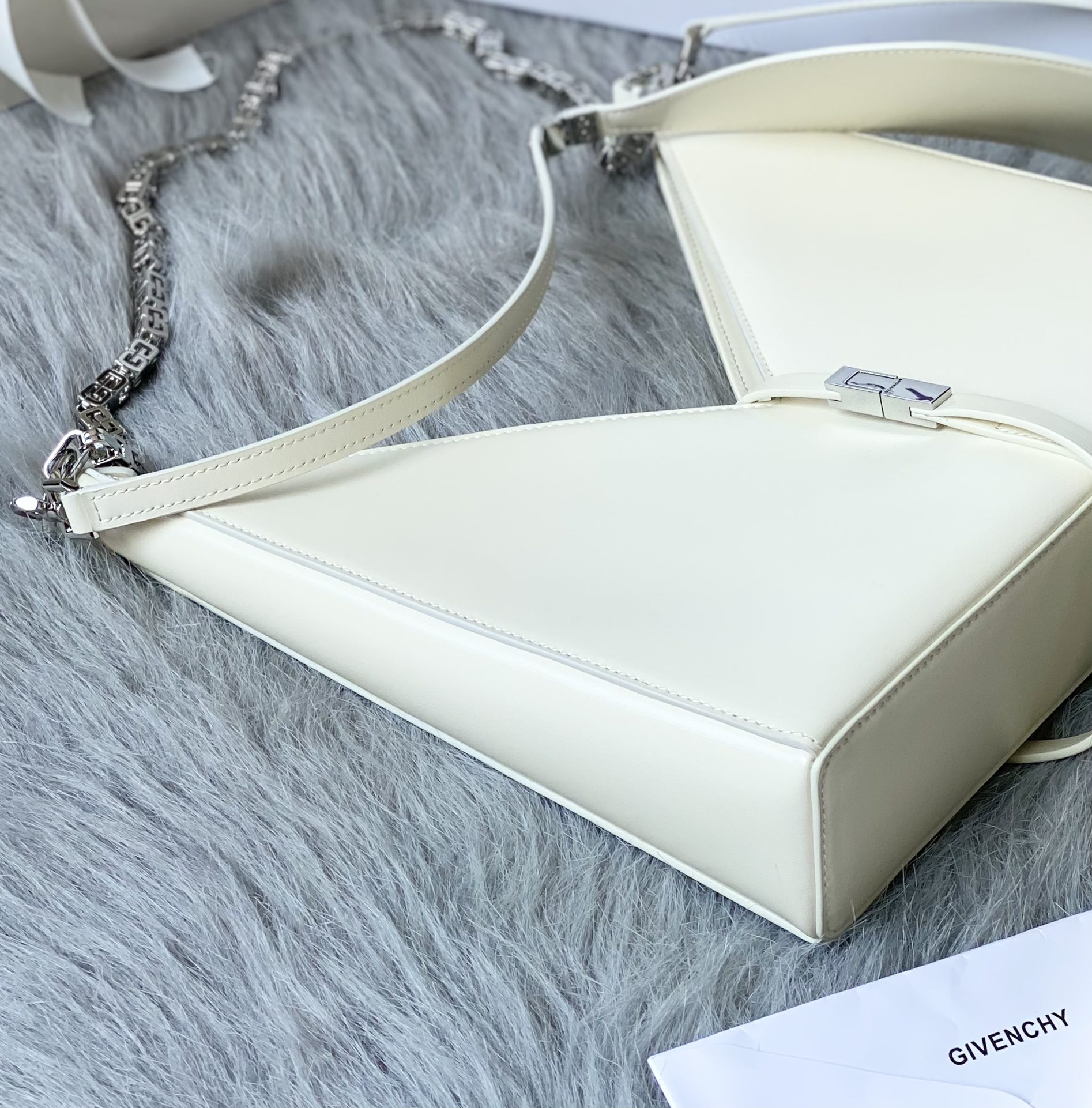 Givenchy V-shaped Cut Out Small Handbag - White 48624 - Image 4