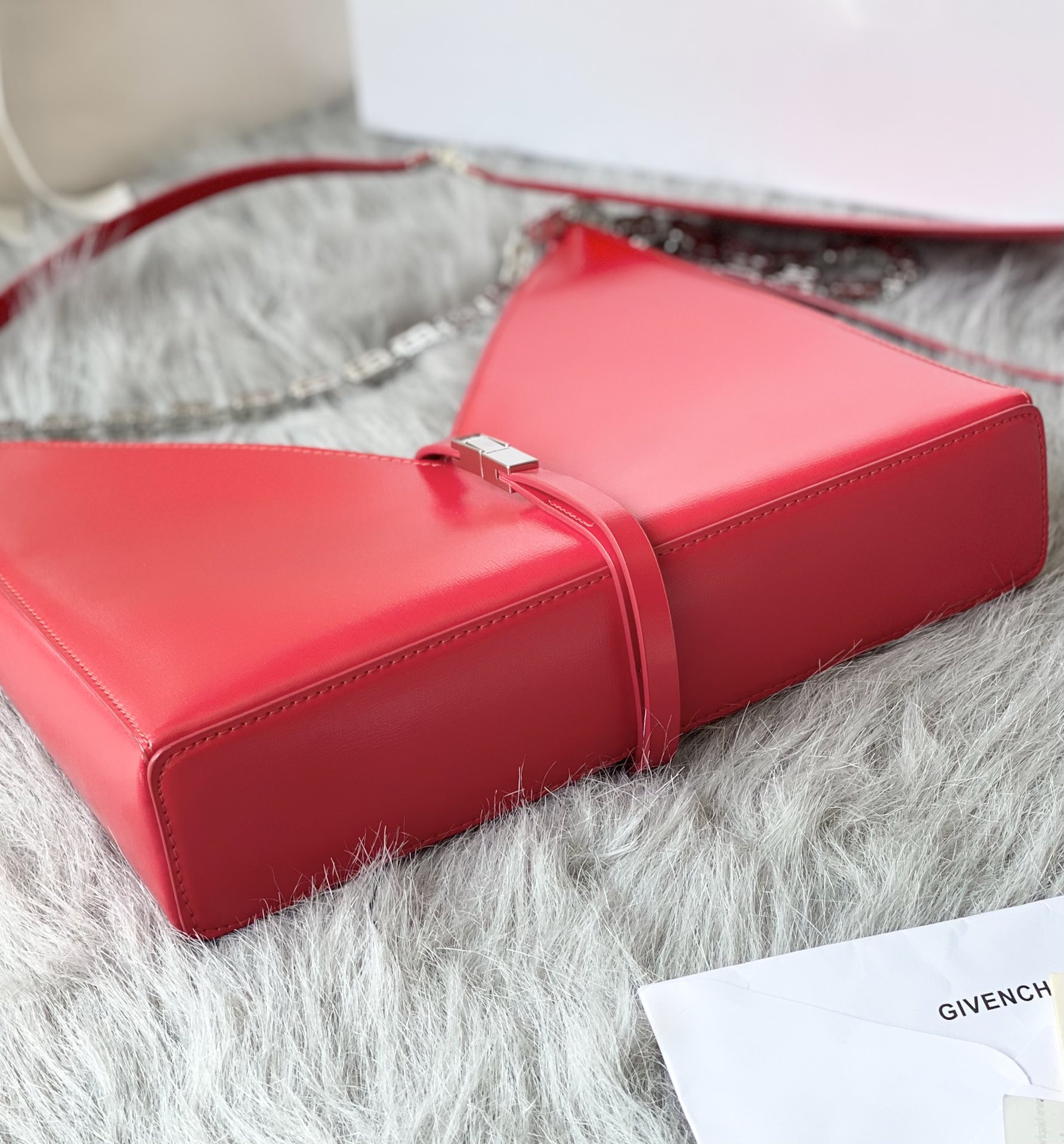 Givenchy V-shaped Cut Out Small Handbag - Red 39057 - Image 3