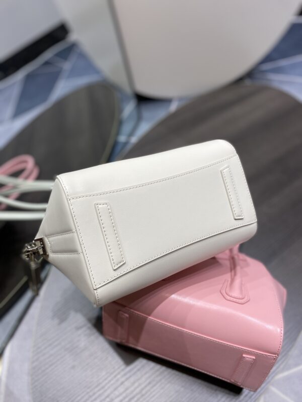 Givenchy Antigona Handbag - White 41410 - Image 4