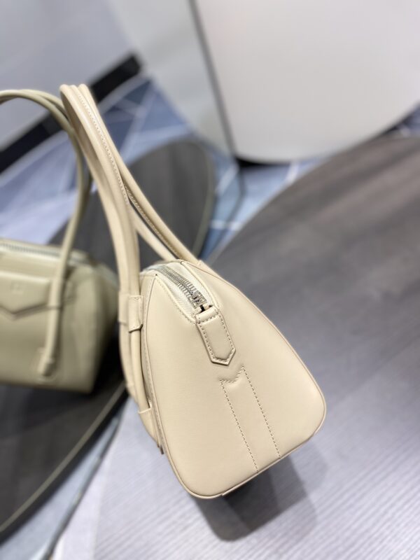 Givenchy Antigona Handbag - Cream 38988 - Image 5