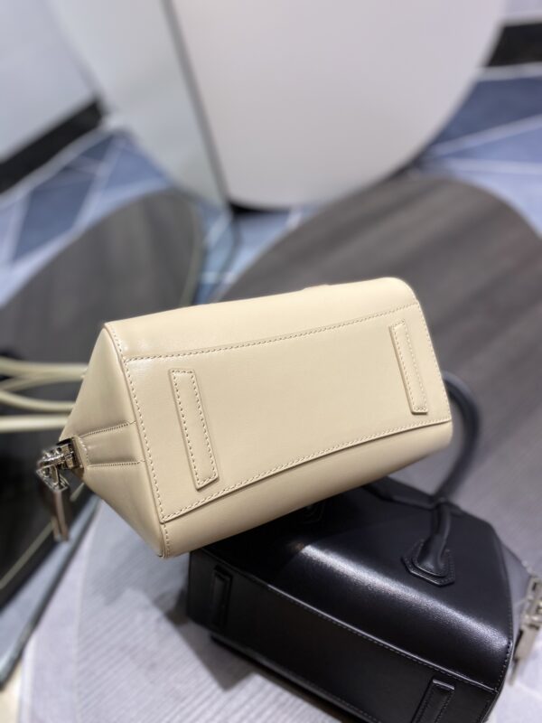 Givenchy Antigona Handbag - Cream 38988 - Image 4