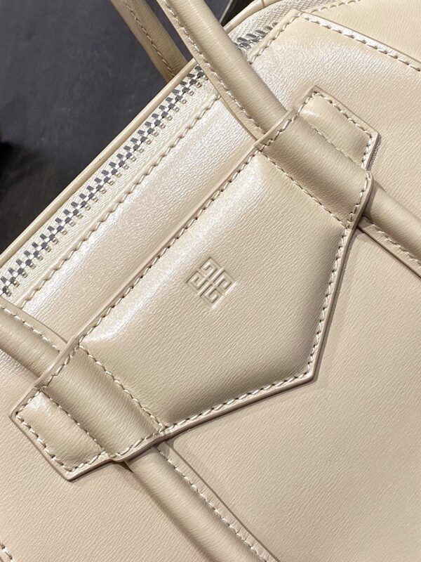 Givenchy Antigona Handbag - Cream 38988 - Image 3