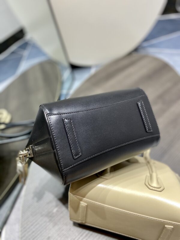 Givenchy Antigona Handbag - Black 77843 - Image 4