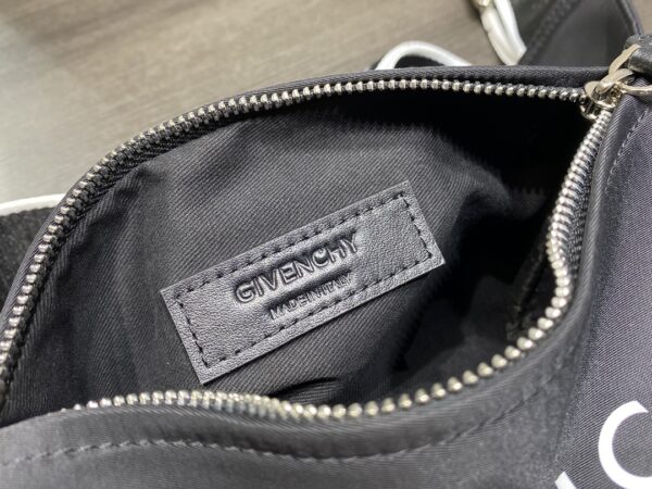 Givenchy Zipper Opening Crossbody Bag - Black 48776 - Image 2