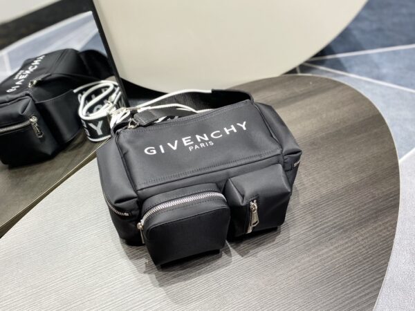 Givenchy Zipper Opening Crossbody Bag - Black 48776 - Image 4